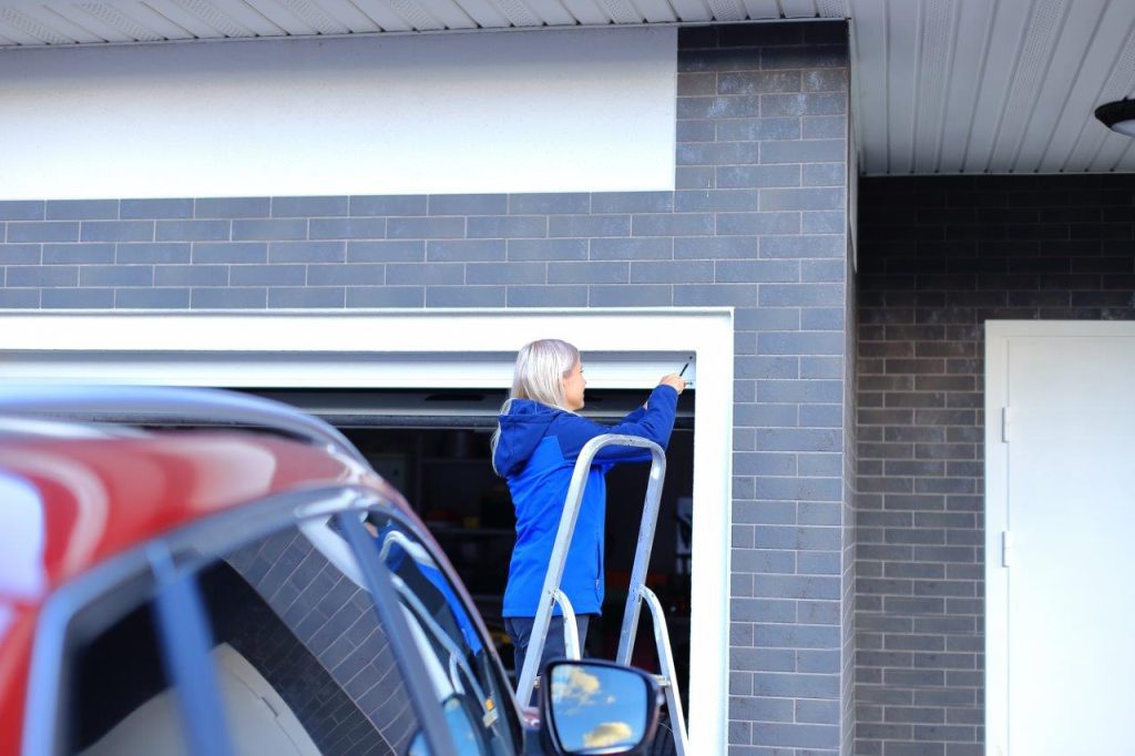 A Step-by-Step Guide to Troubleshooting Common Issues With Garage Roller Doors